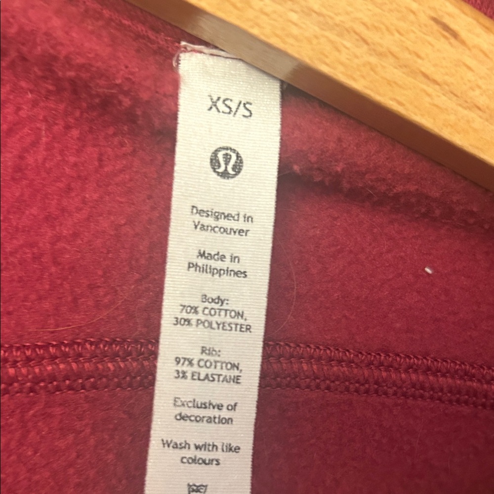 Lululemon Cropped full zip wine colored Sweatshirt XS/S. Nonsmoking home